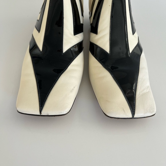 Auth 2012 CHANEL Leather Boots - Picture 3 of 9